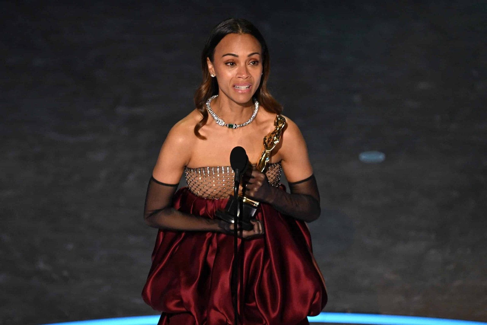 Zoe Saldaña makes history with the Oscar for best cast actress
